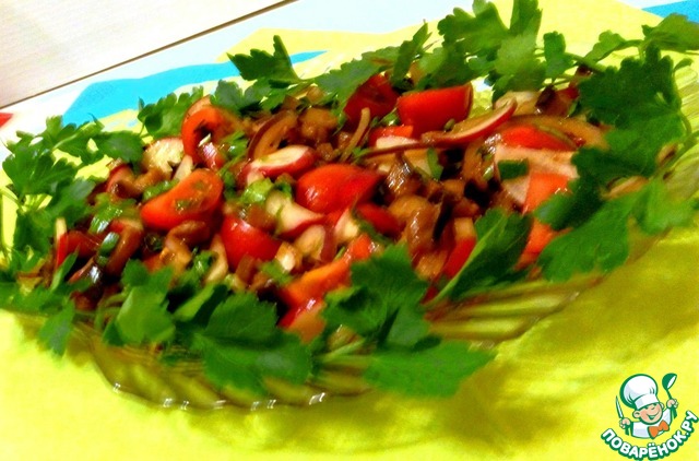 Vegetable salad with baked eggplant