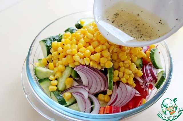 Salad with avocado and corn
