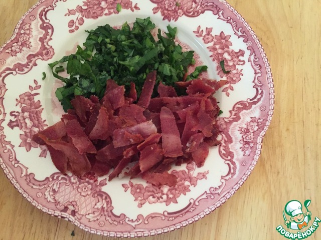 Salad of red potatoes in a cream sauce