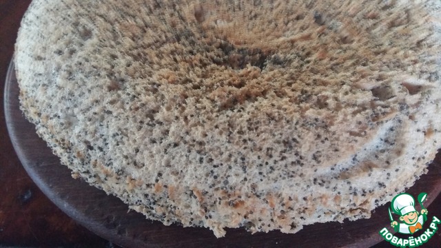 Angel cake with mascarpone and poppy seeds