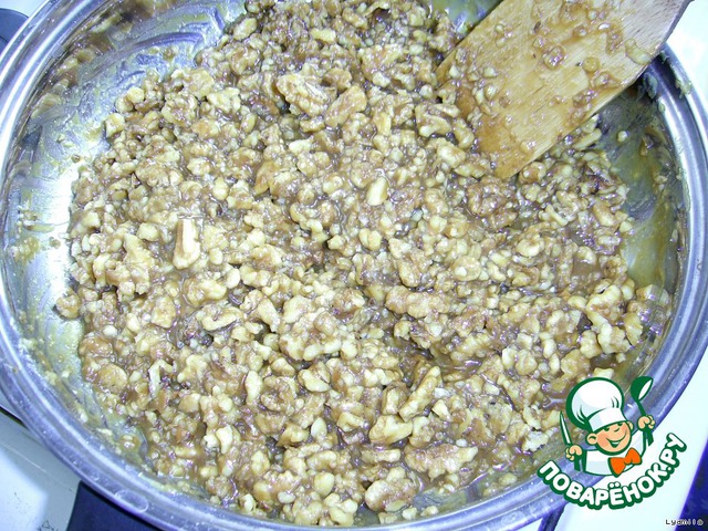 Pie with nut filling