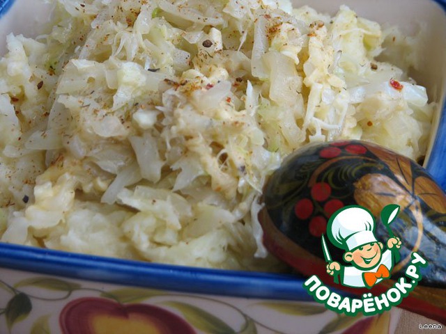 Mashed potatoes with cabbage and cheese