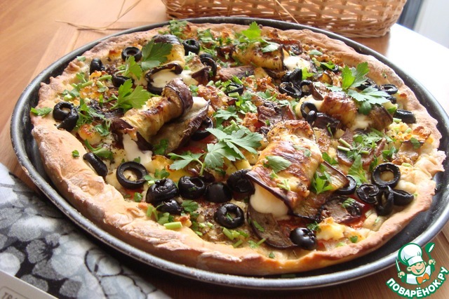 Pizza with eggplant and two cheeses