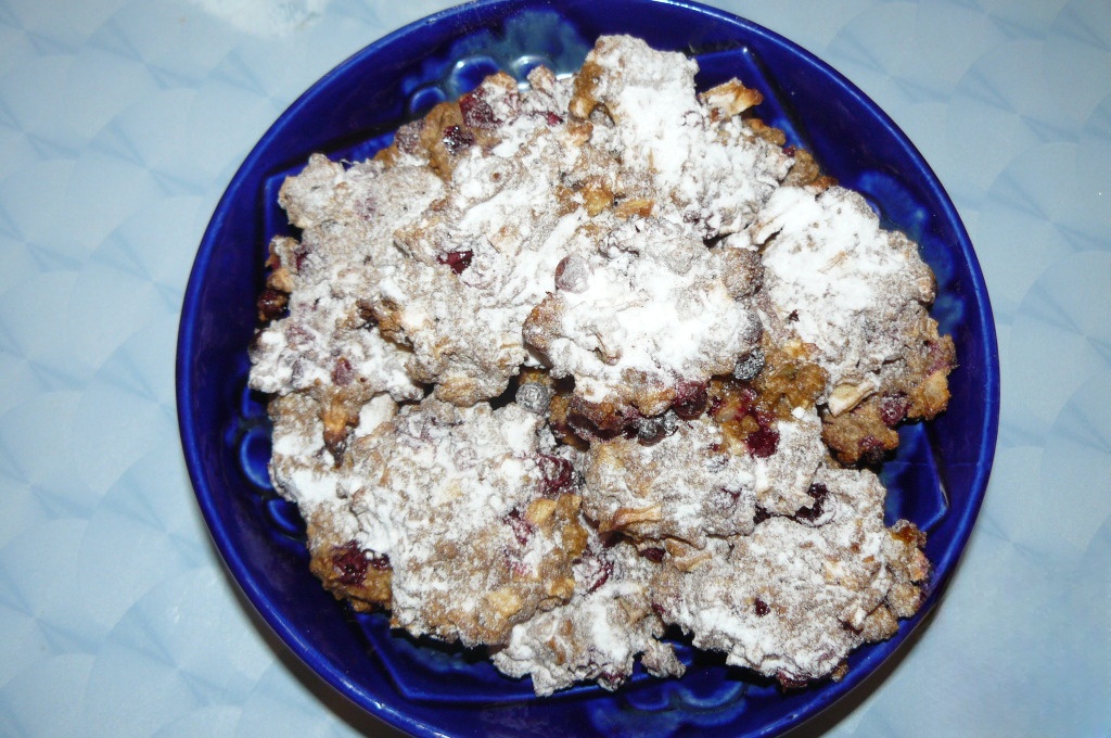 Печенье с брусникой и яблоком