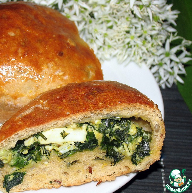 Pies with wild garlic