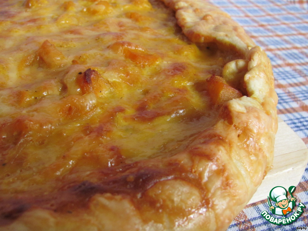 Crostata with pumpkin and cheese