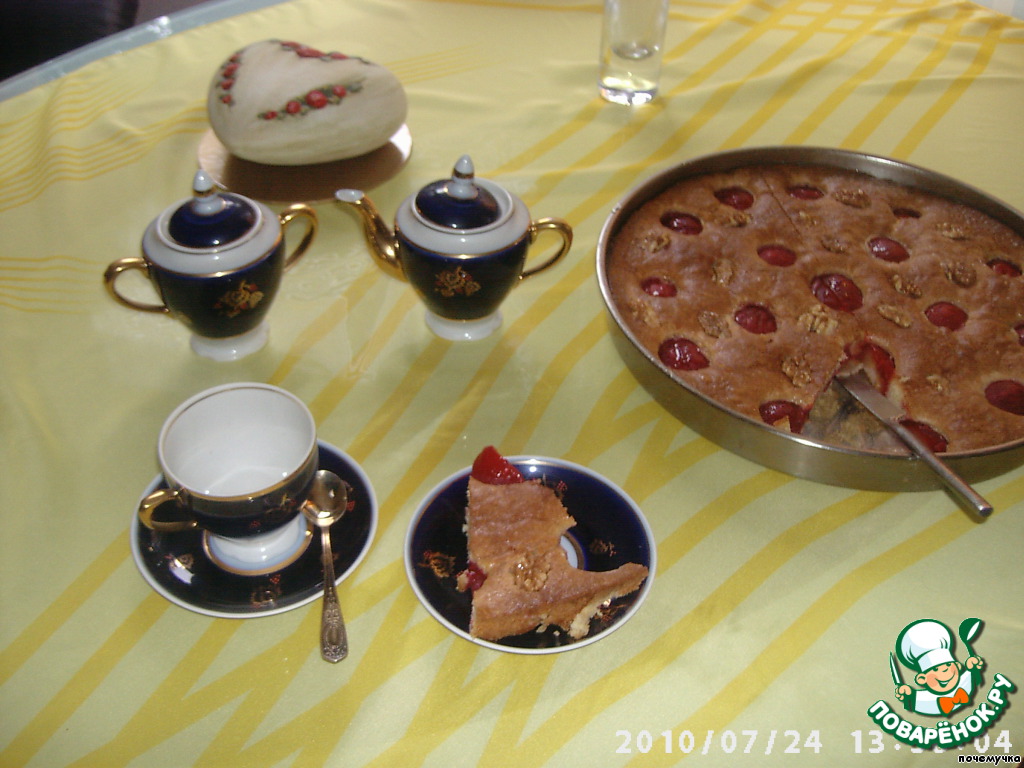 Plum-pecan pie 