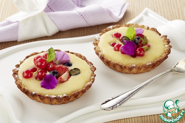 Корзиночки из песочного теста с лимонным кремом и ягодами