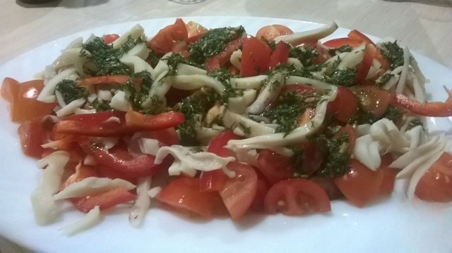 Vegetable salad with squid