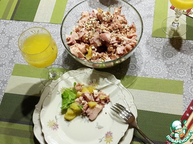 Salad with chicken and oranges