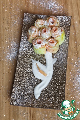 Citrus strudel with cream