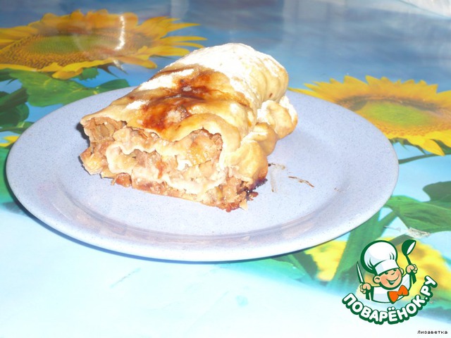 Apple strudel with cinnamon