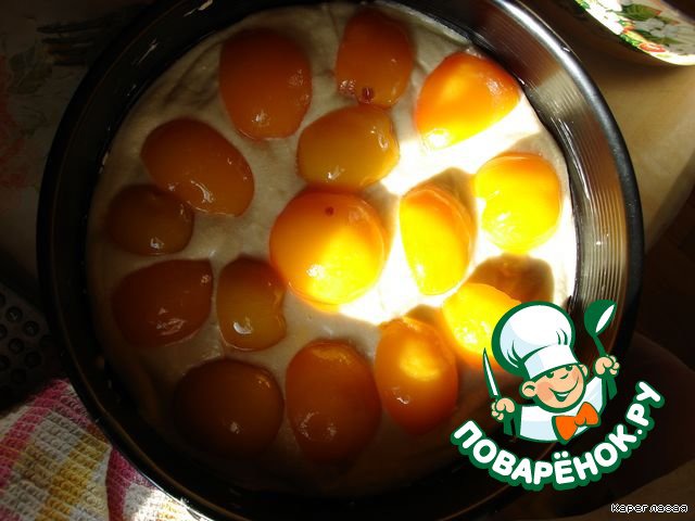 Cake with peaches