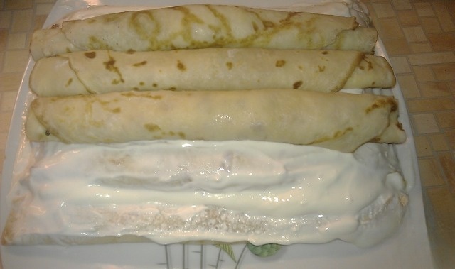 Pancake cake apricot-cherry