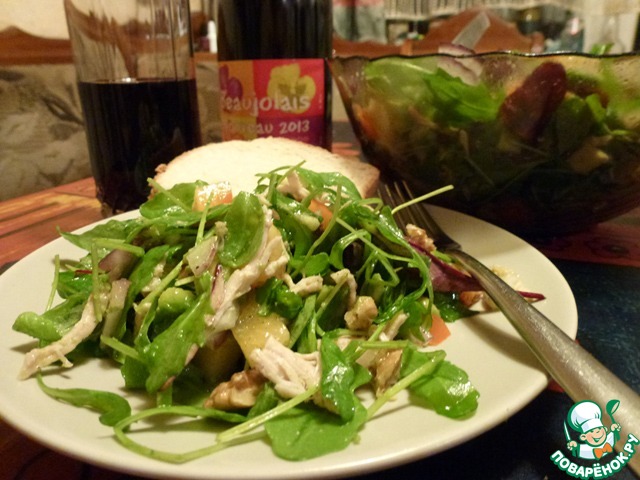 Salad with Turkey, persimmon and avocado