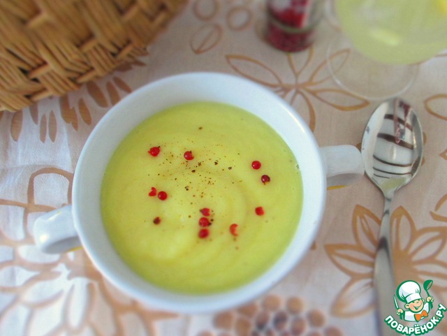 Soup-puree with celery root and Apple