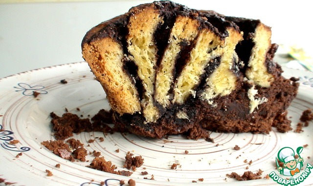Chocolate cake with biscuits