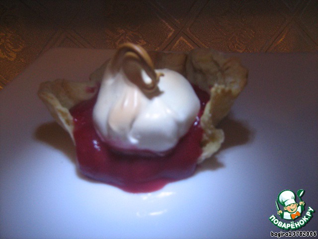 Корзиночки с клюквенным кремом и медовой меренгой