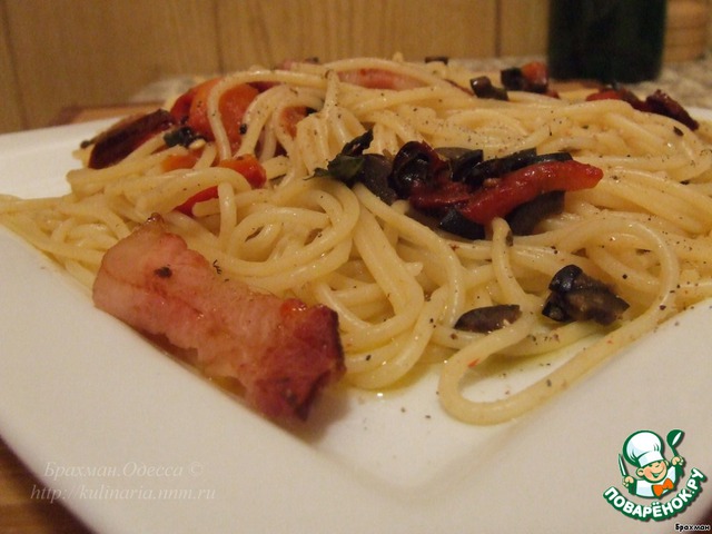 Pasta with a salsa of sun-dried tomatoes