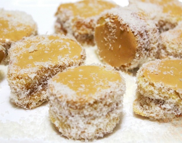 Печенье с помадкой и кокосовой стружкой