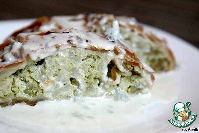 Strudel with broccoli and cauliflower