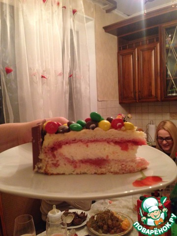 Cake with chocolate wafers and colored dragees