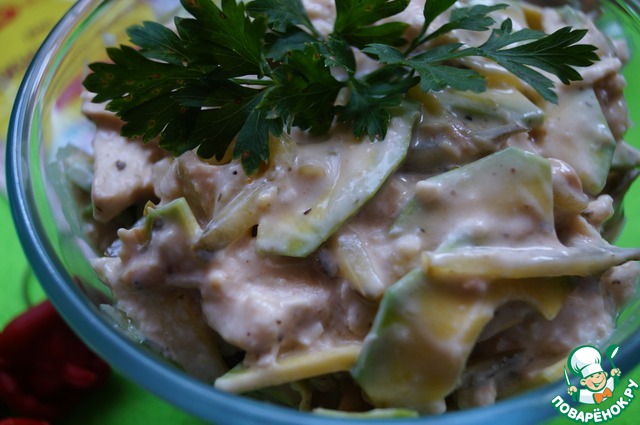 Salad with chicken breast and avocado