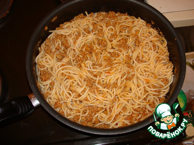 Spaghetti Bolognese at home