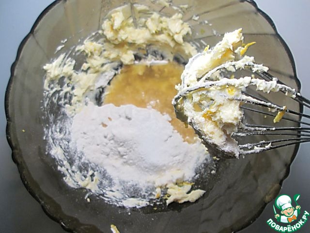 Angel cake with cream and glaze