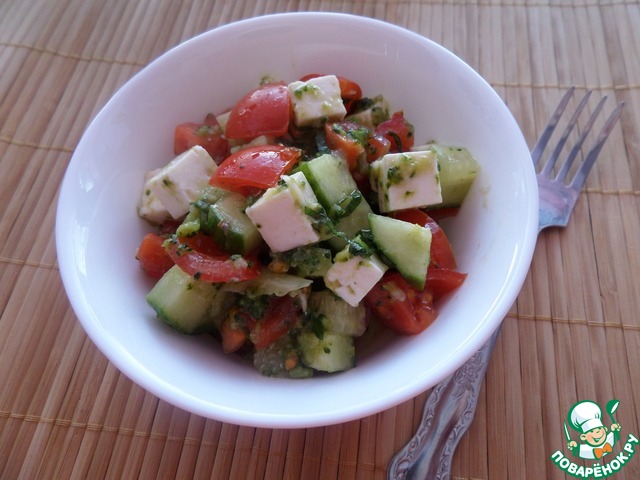 Salad with vegetables and cheese