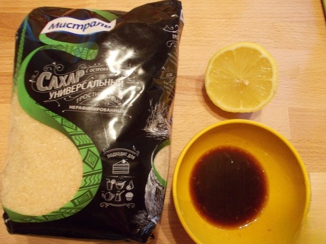 Салат с креветками и черри