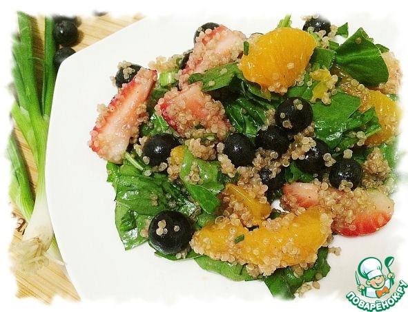 Berry-Mandarin salad with quinoa