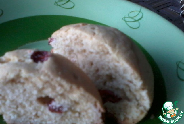 Cookies with cherries and raisins