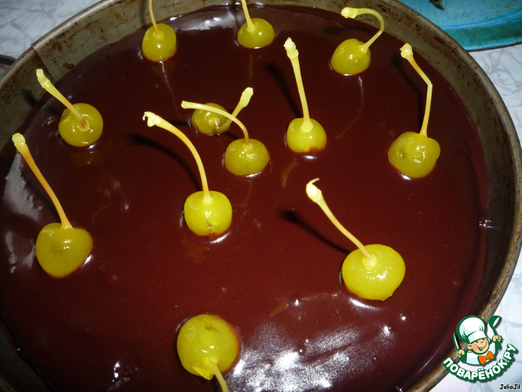 Chocolate cake with cherries