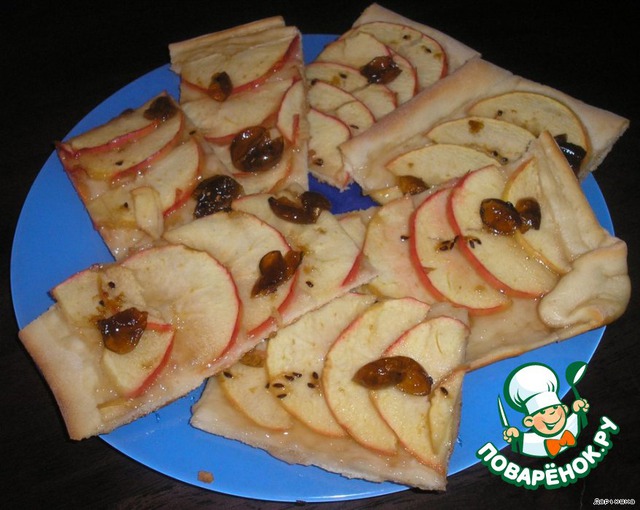 Apple pizza