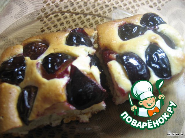 Sponge cake with plums
