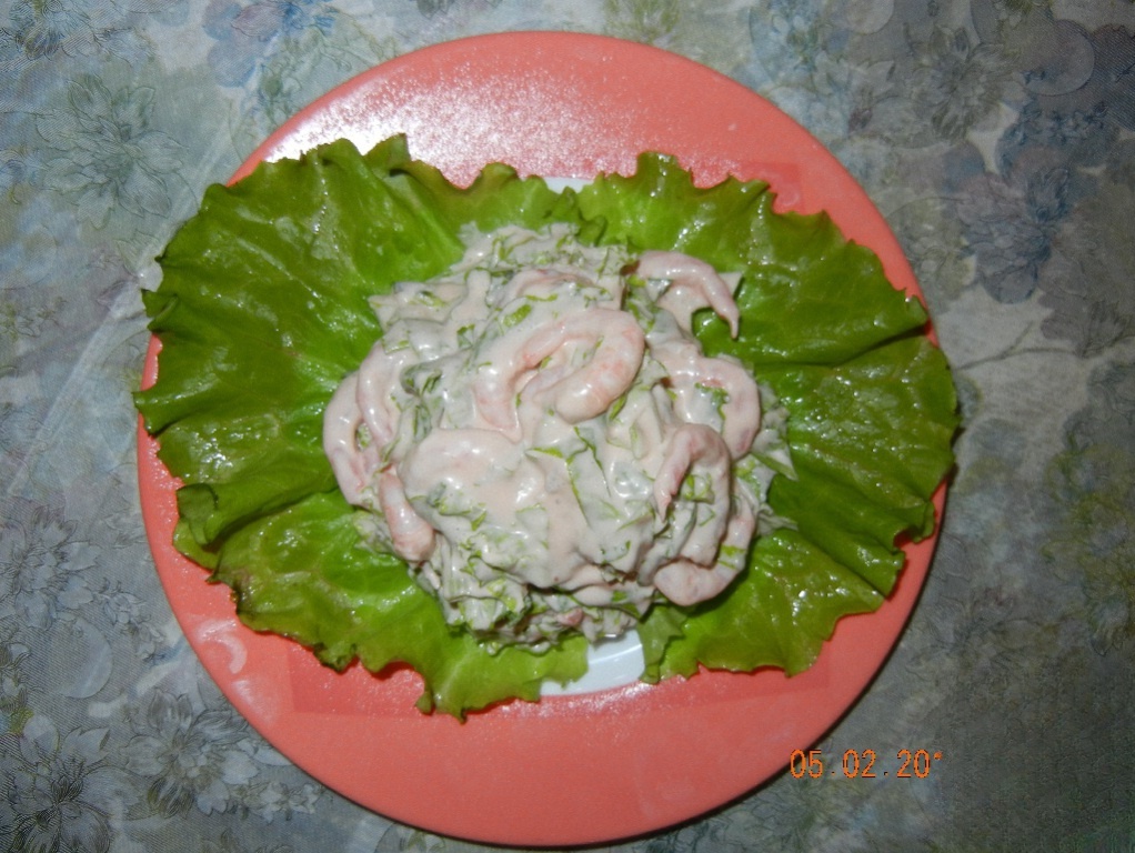 Салатик с креветками и чесночком