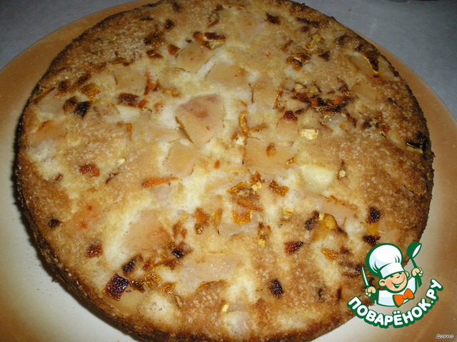 Sponge cake with quince and candied fruit