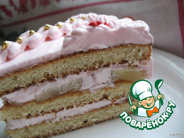 Cake with pineapple and strawberry cream