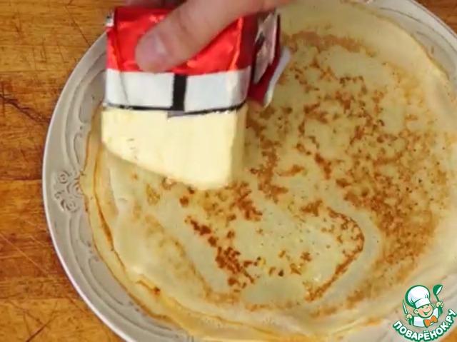 Thin pancakes with milk