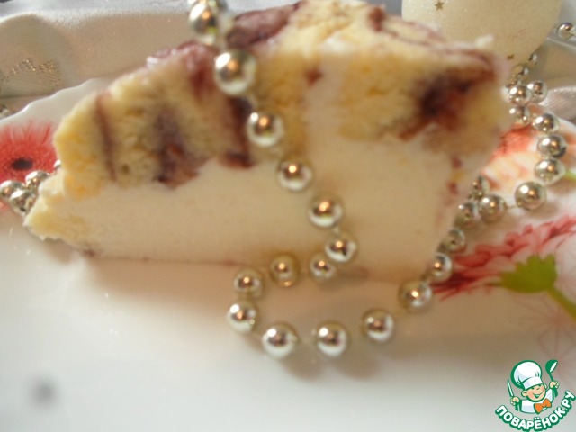 Cake sponge with cream cheese