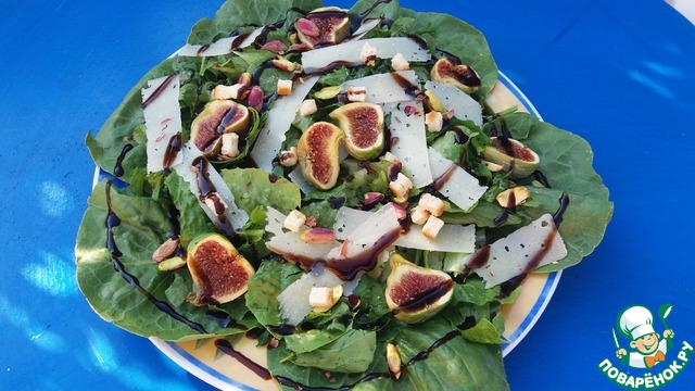 Salad with figs and cheese 