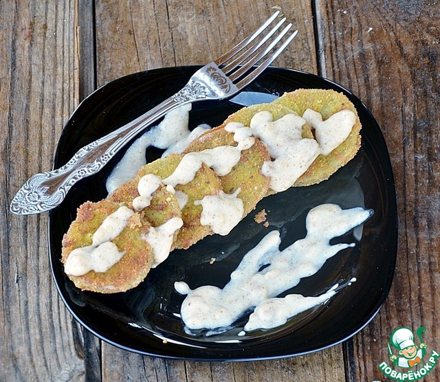 Fried green tomatoes with milk gravy