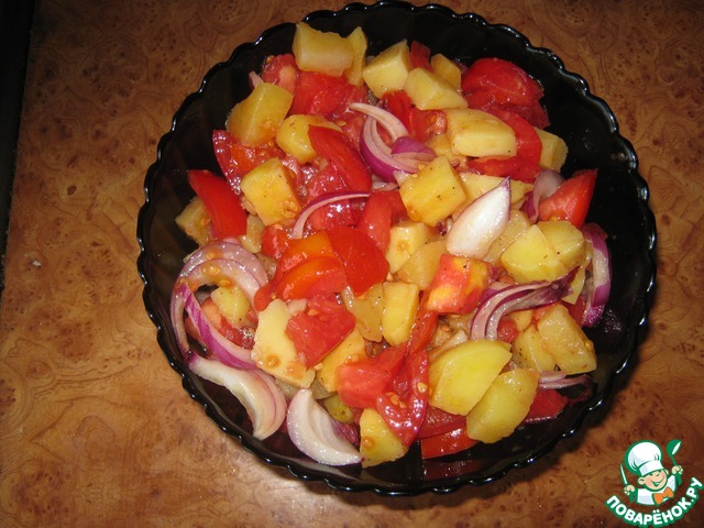 Potato salad with tomato