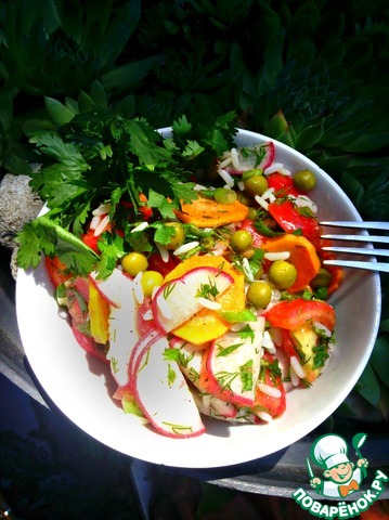 Salad with rice and summer vegetables