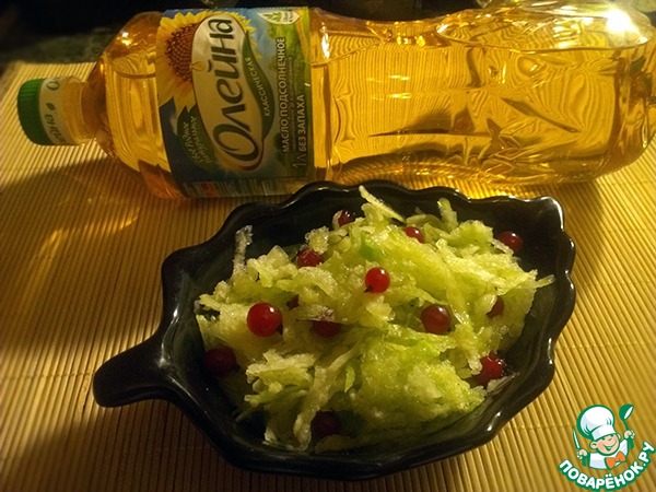 Vitamin salad with radish and red currant