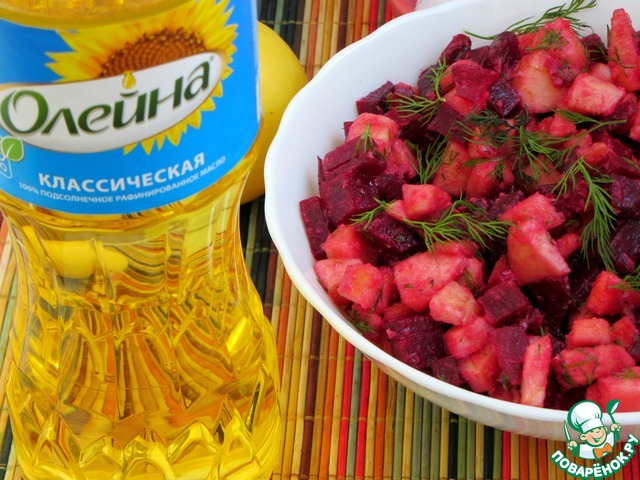 Salad from apples and beets