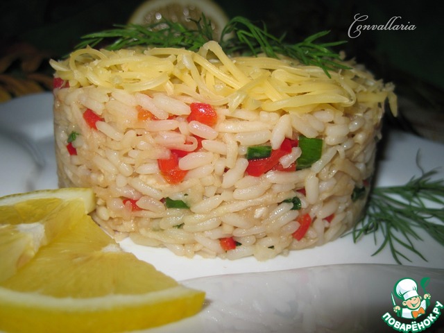 Salad with rice, kohlrabi and peppers