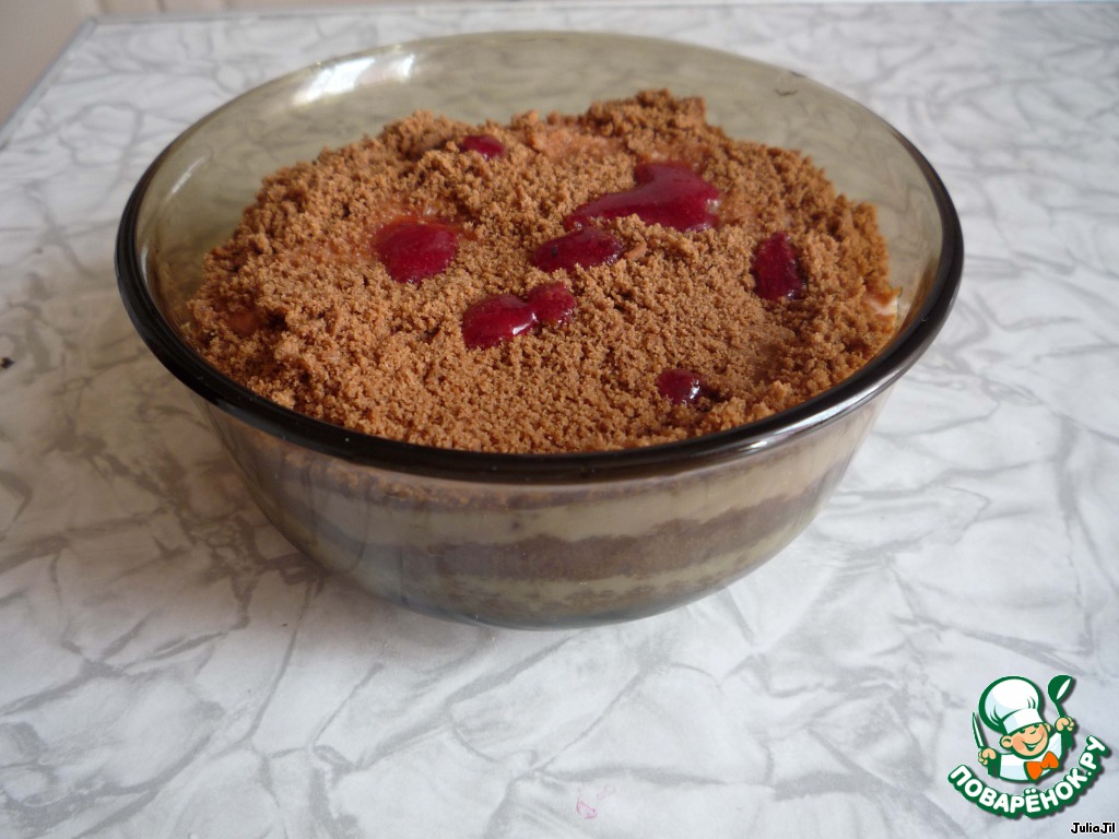 Curd and black currant dessert