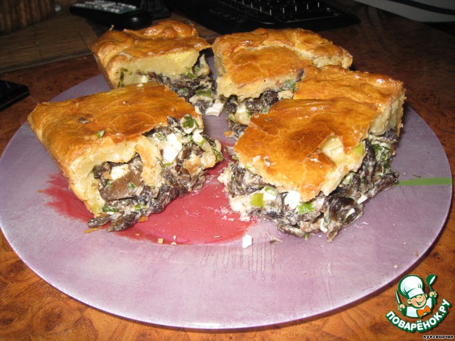 Pie with mushrooms
